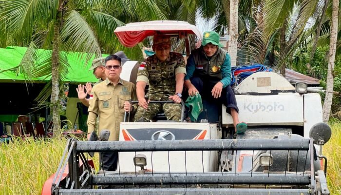 Momen Panen Raya Serentak, Bupati Satono: Jangan Mau Jual Gabah dengan Harga Murah