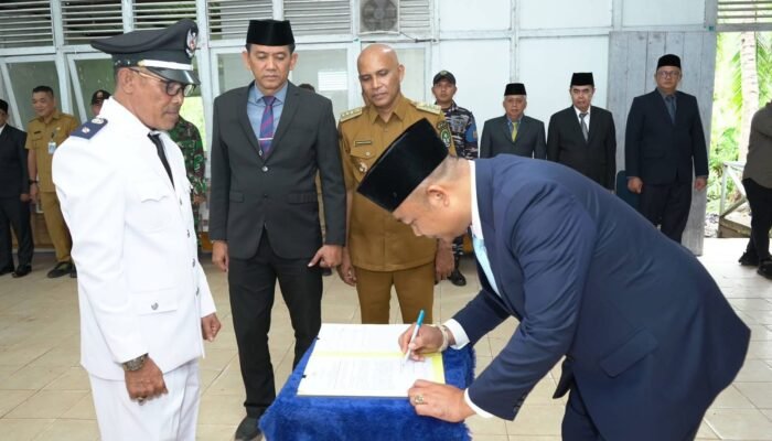 Lantik Kades PAW, Bupati Ketapang Ingatkan Transparansi Pengelolaan Dana Desa