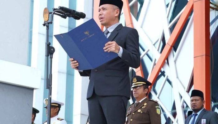 Peringati HUT ke-69 Pemprov Kalbar, Sekda Ketapang Bertindak sebagai Inspektur Upacara