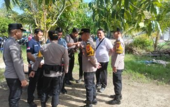 Polisi datang ke TKP penemuan mayat di Kelurahan Tanjung, Mempawah Hilir.