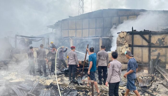 Korsleting Listrik Picu Kebakaran Ruko di Pasar Simpang Empat Sambas, Begini Penjelasan Polisi