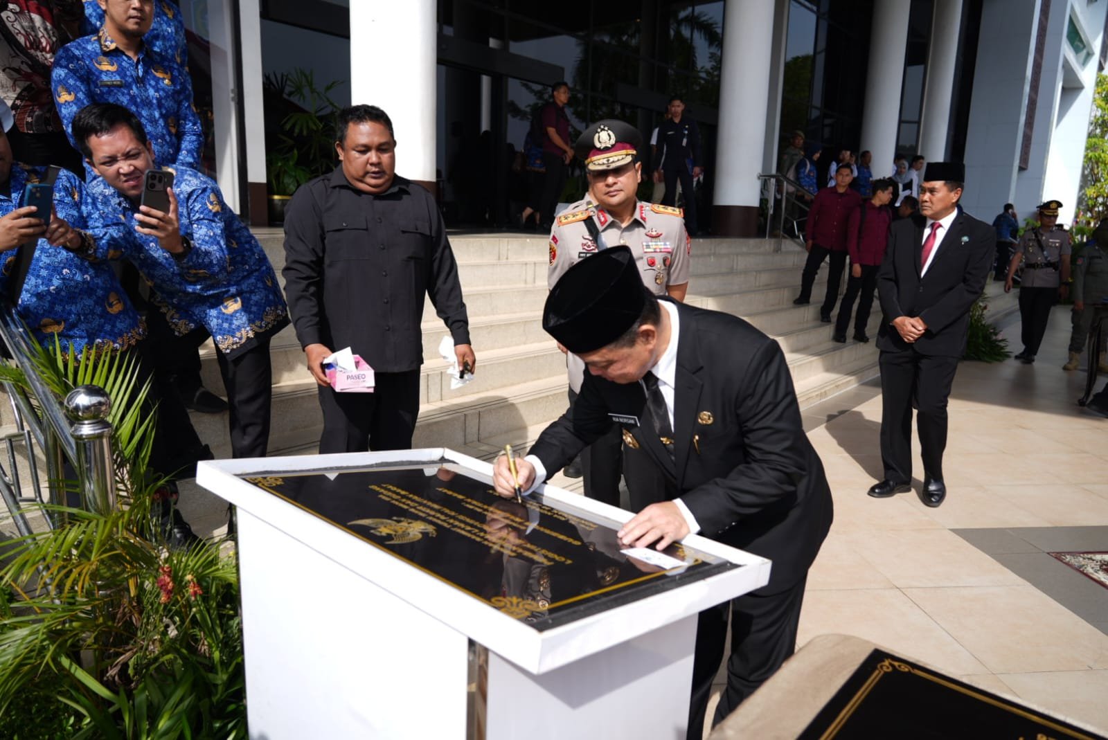 Momen HUT Pemprov Kalbar, Gubernur Ria Norsan resmikan sejumlah proyek strategis.