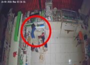 Pencuri hp di Kecamatan Sajingan Besar yang viral menggunakan topeng dan terekam CCTV akhirnya tertangkap.