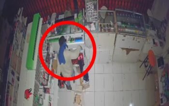 Pencuri hp di Kecamatan Sajingan Besar yang viral menggunakan topeng dan terekam CCTV akhirnya tertangkap.