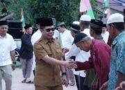Momen Safari Ramadan di Desa Sarilaba B, Kecamatan Jawai Selatan di mana Bupati Sambas, Satono menyapa masyarakat.