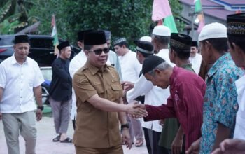 Masyarakat Sarilaba B Jawai Selatan Antusias Sambut Kedatangan Rombongan Safari Ramadan Pemda Sambas