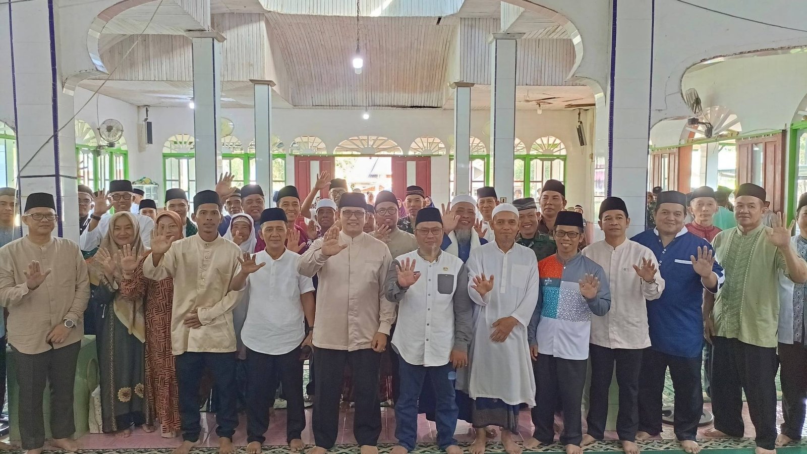 Safari Ramadan Pemda Sambas di Desa Malek, Kecamatan Paloh dipimpin oleh Wakil Bupati Sambas, Heroaldi Djuhardi Alwi.