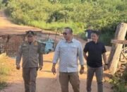 Bupati Ketapang Tinjau Lokasi TMMD, Pastikan Pembangunan Jembatan Sungai Kepari Berjalan Optimal