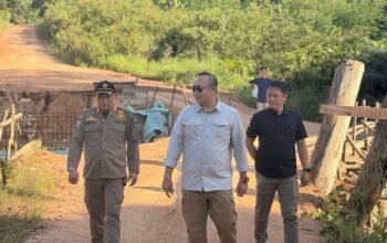 Bupati Ketapang Tinjau Lokasi TMMD, Pastikan Pembangunan Jembatan Sungai Kepari Berjalan Optimal