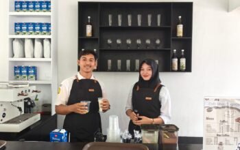 Kafe Maju Tugede SMKN 1 Semparuk, Tempat Ngopi Kekinian yang Terbuka untuk Umum