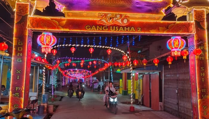 Imlek 2026, Gang Usaha II Sungai Pinyuh Berhias Menyambut Tahun Kuda Api