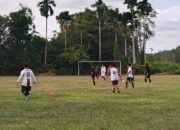 Laga sepakbola persahabatan antara DPRD Sambas dan RSUD Sambas.