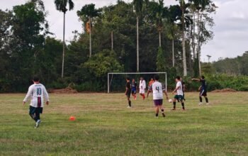 Ferdinan Ajak Masyarakat Sambas Rutin Main Bola, Atau Olahraga Mandiri Seperti Lari