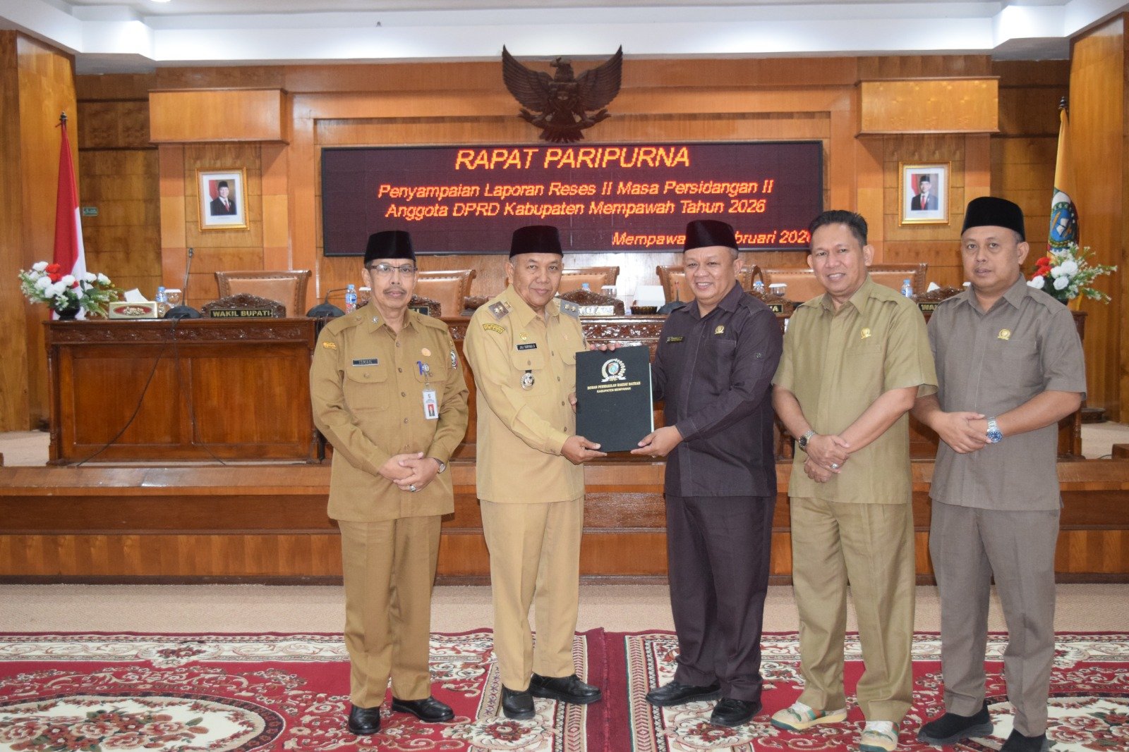 Sidang paripurna penyampaian hasil reses Anggota DPRD Mempawah kepada Pemda Mempawah.