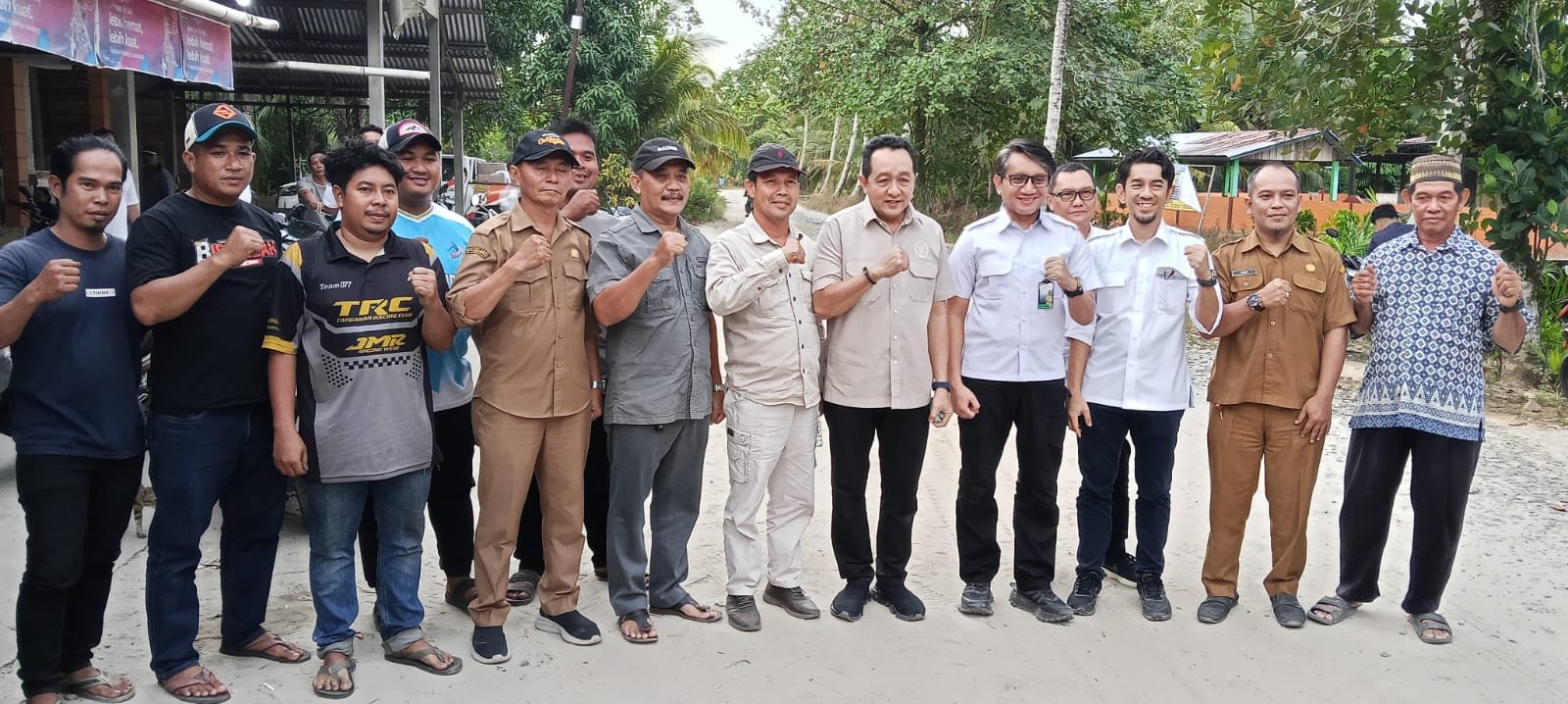 Ketua DPRD Sambas Dorong Percepatan Pembangunan Jalan Simpang Empat – Pinang Merah