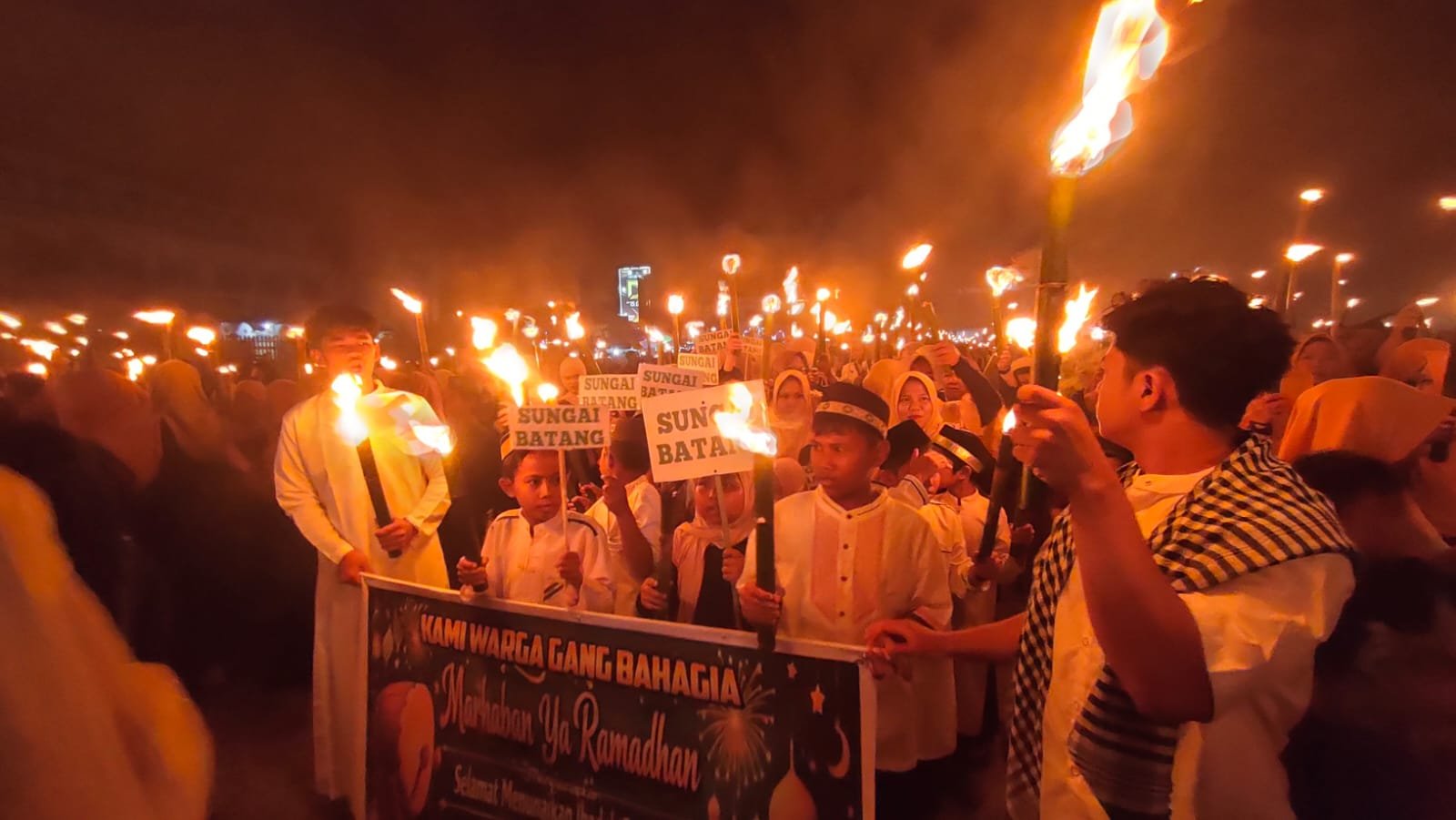 Semarak pawai obor menyambut Ramadan 1447 H di Sungai Pinyuh/Foto Jejaring Kalbar/Bung Ranie