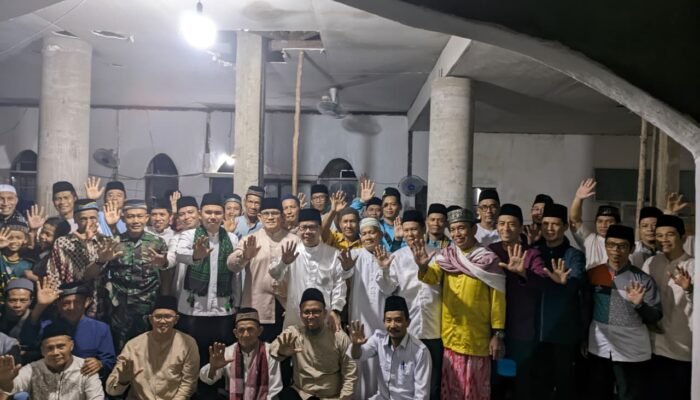 Jemaah Masjid Al Hiya Antusias Sambut Rombong Safari Ramadan Pemda Sambas di Desa Tangaran