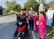 Polsek Sungai Pinyuh Bagikan 80 Kotak Takjil