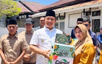 Penyerahan Bingkisan