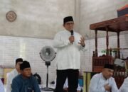 Wakil Bupati Sambas Heroaldi Djuhardi Alwi saat memberikan sambutan Safari Ramadan di Desa Singaraya, Kecamatan Semparuk.