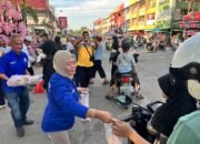 Mahasiswa UT Mempawah Berbagi Takjil Gratis di Taman Aulia Rubini