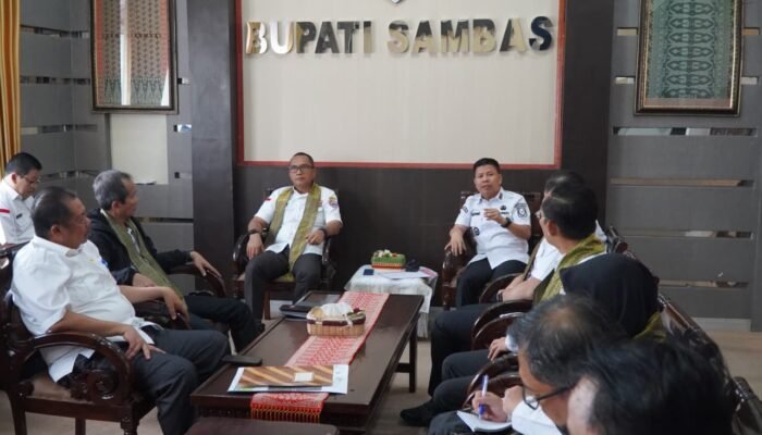 Bupati Sambas dan Sekretaris BNPP RI Bahas Percepatan Pembangunan PLBN Temajuk