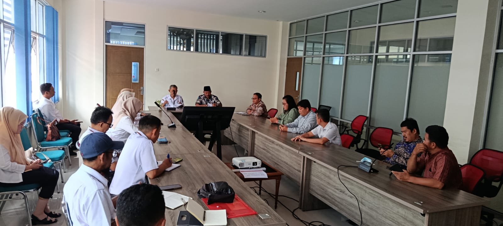 Komisi II DPRD Sambas konsultasi ke Disbunak Provinsi Kalbar soal tata kelola kebun sawit.