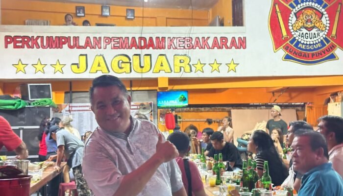 Keluarga Besar Damkar Jaguar Sungai Pinyuh Rayakan Imlek Bersama