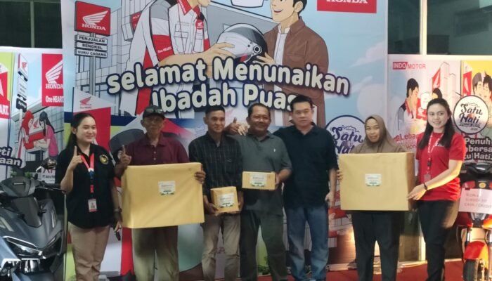 Indomotor Honda Sungai Pinyuh Gelar Buka Puasa Bersama, Bagi-bagi Souvenir untuk Masyarakat