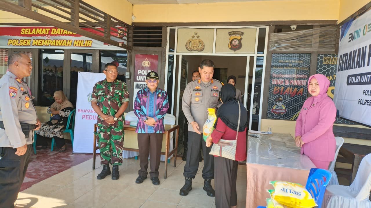 Gerakan pangan murah menjelang Idulfitri di Polsek Mempawah Hilir.