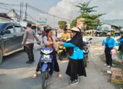 HIMPAUDI Anjongan bagikan takjil gratis.