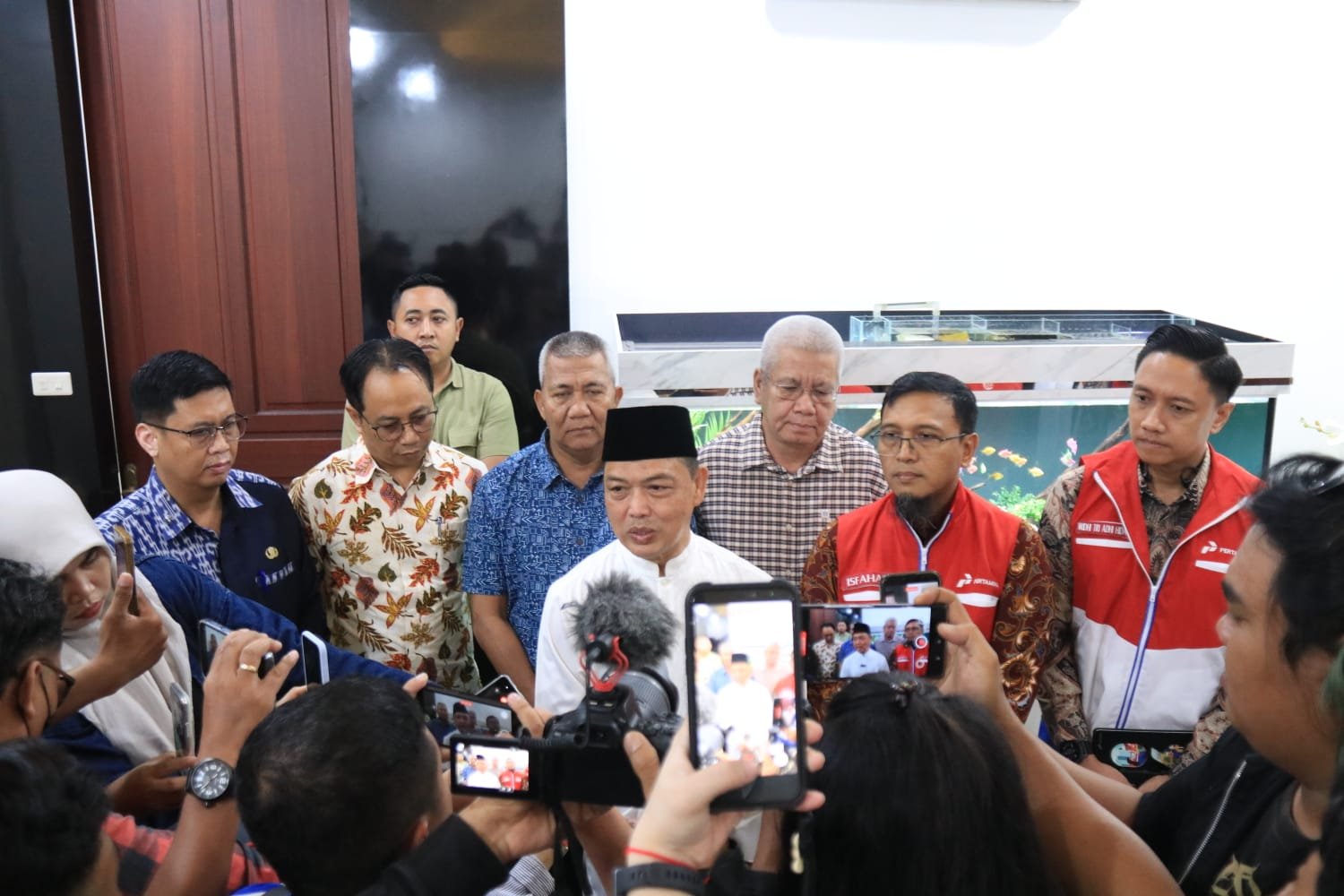 Gubernur Kalbar Ria Norsan saat diwawancarai bersama pihak Pertamina.