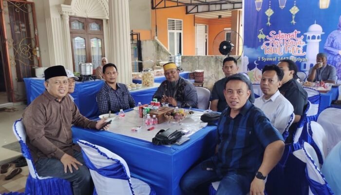 Melalui Open House Lebaran, Wakil Ketua DPRD Mempawah Riduan Pererat Silaturahmi dengan Warga