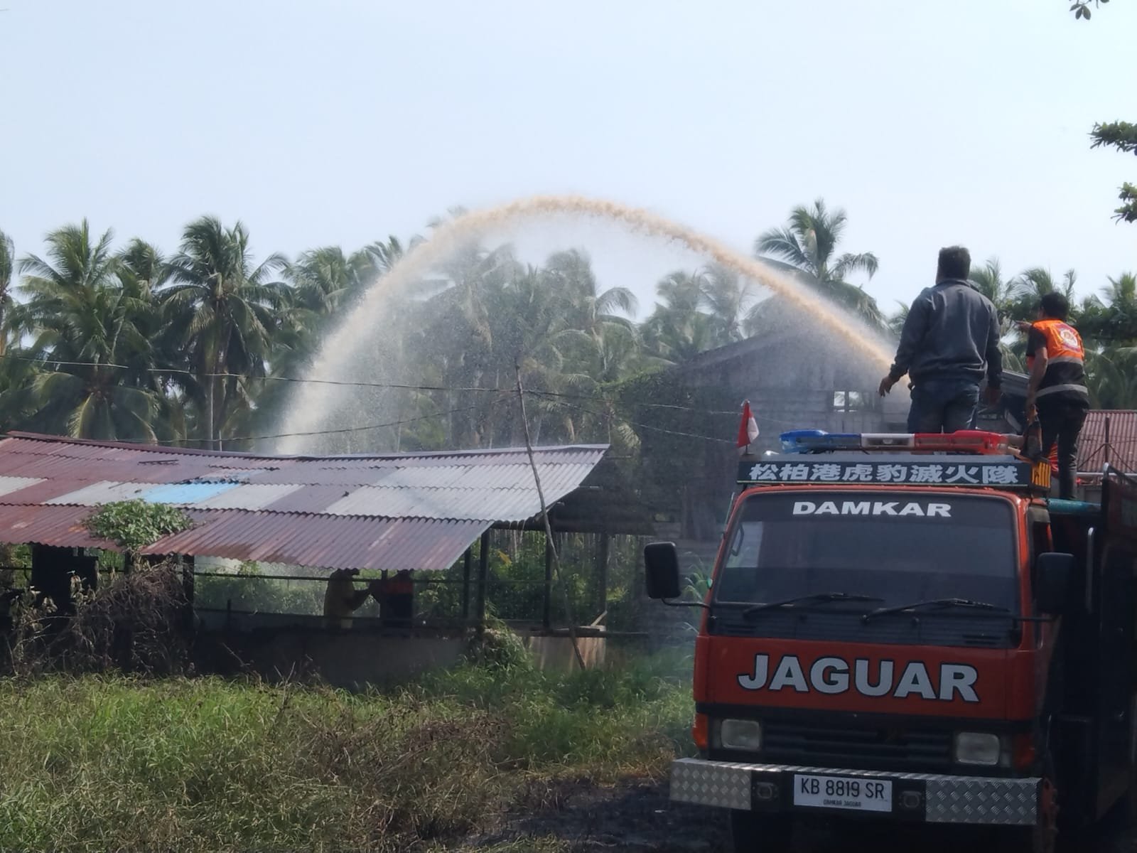 Kebakaran semak belukar di Sungai Pinyuh berhasil dipadamkan.