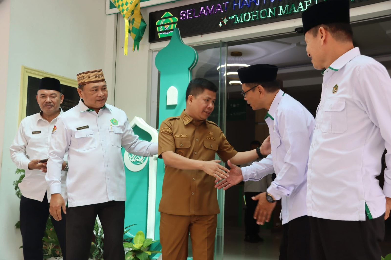 Bupati Sambas, Satono berkunjung ke Kanwil Kemenag Kalbar membahas sejumlah agenda strategis yang akan dilaksanakan.