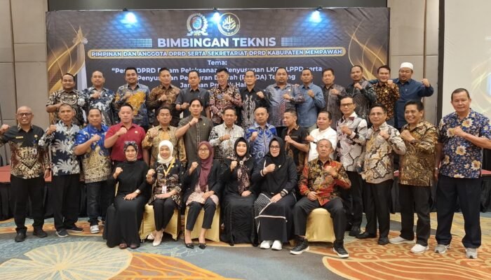 Pimpinan dan Anggota DPRD Mempawah Ikuti Bimtek Penyusunan LKPJ dan Perda Jaminan Produk Halal