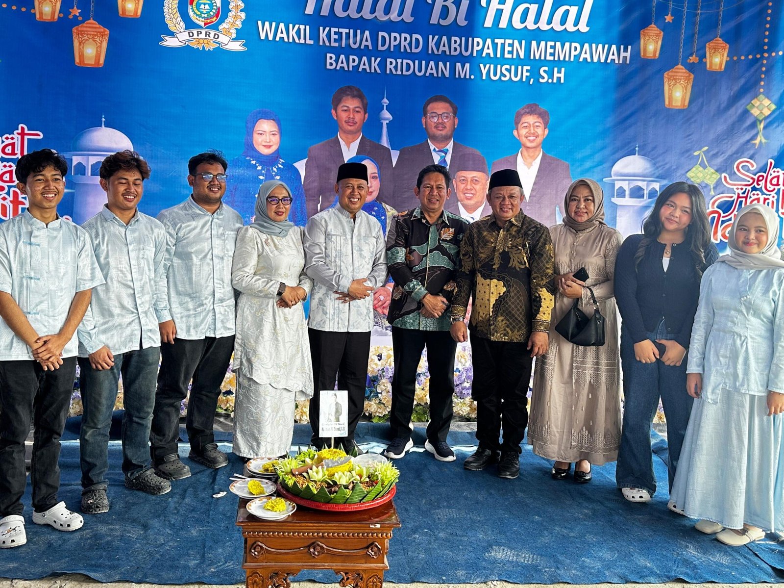 Suasana halal bihalal open house Wakil Ketua DPRD Kabupaten Mempawah, Riduan M Yusuf di rumah dinas.