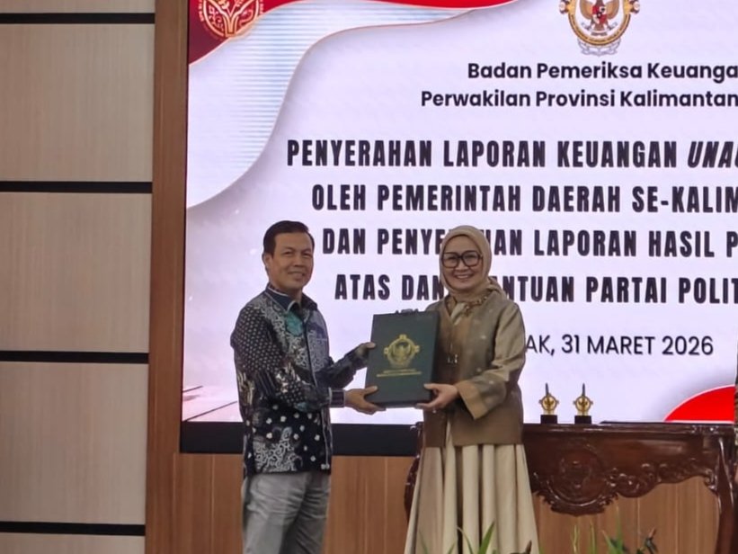 Ketua DPRD Kabupaten Sambas, Abu Bakar menerima LHP dana Parpol 2025 dari BPK RI.