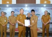 Bupati Ketapang Serahkan NPHD Hibah 2026, Tekankan Amanah dan Akuntabilitas