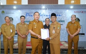 Bupati Ketapang Serahkan NPHD Hibah 2026, Tekankan Amanah dan Akuntabilitas