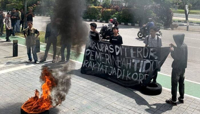 Aksi Solidaritas Mahasiswa Kalbar Tekan Aparat Segera Tuntaskan Kasus Air Upas