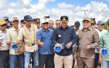 Perkuat Infrastruktur, Bupati Alexander Resmikan Jalan Penghubung Pelang–Sungai Kepuluk