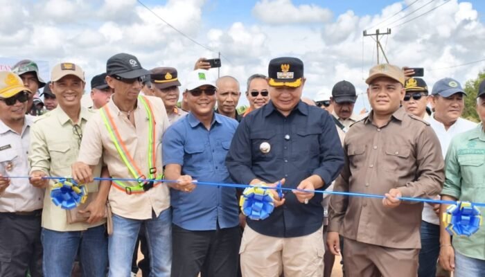 Perkuat Infrastruktur, Bupati Alexander Resmikan Jalan Penghubung Pelang–Sungai Kepuluk