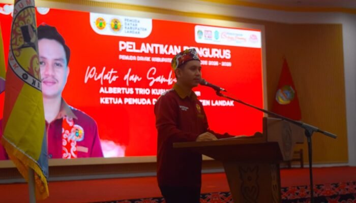 Resmi Nahkodai Pemuda Dayak Landak, Trio Dinobatkan Sebagai Ketua Pertama!