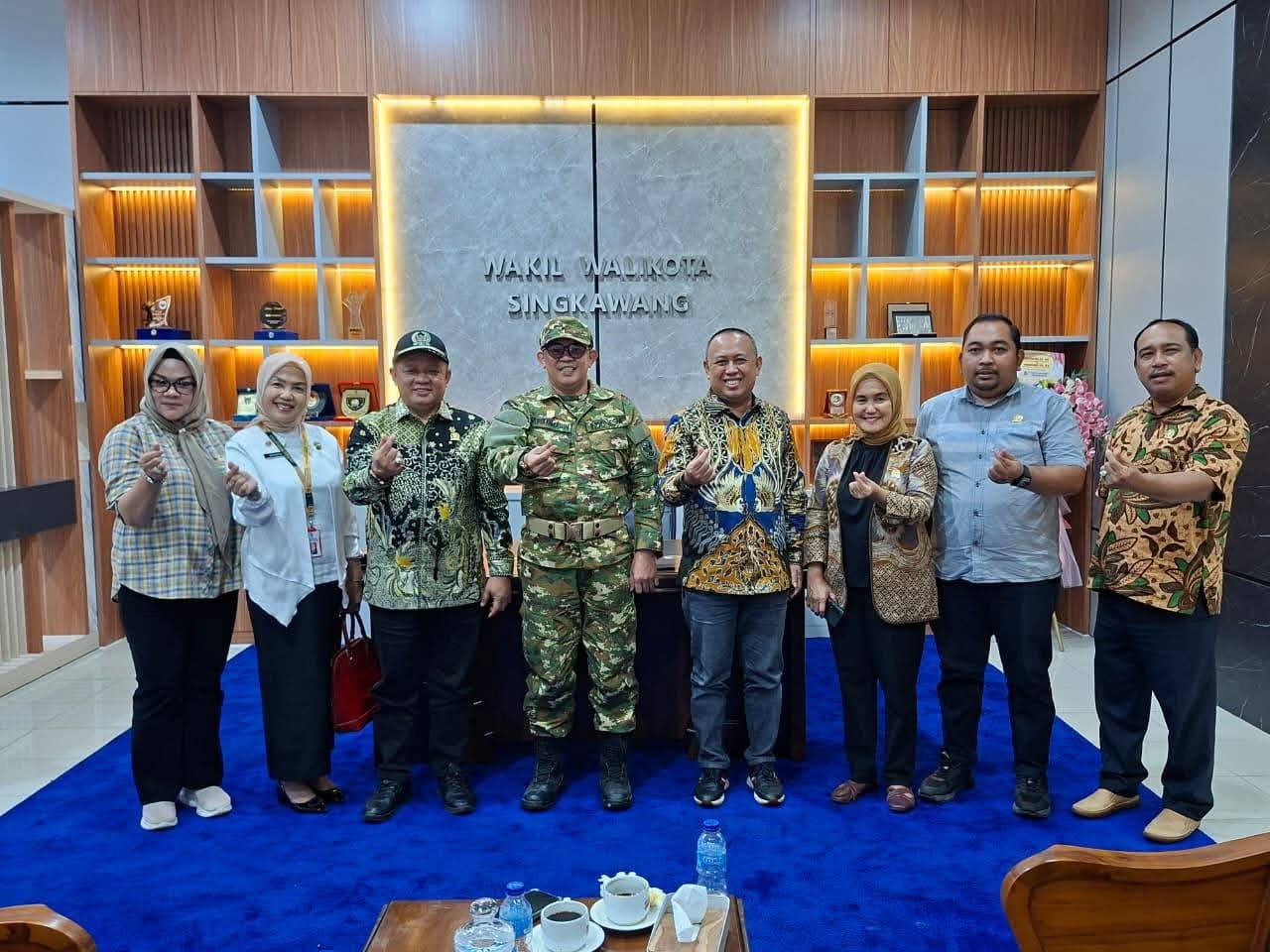 Ketua DPRD Kabupaten Mempawah, Safruddin Asra beserta rombongan melakukan kunjungan kerja ke Pemkot Singkawang, disambut langsung oleh Wakil Walikota, Muhammadin.