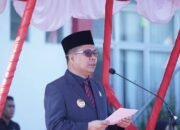 Bupati Sambas, Satono pimpin apel hari otonomi daerah.