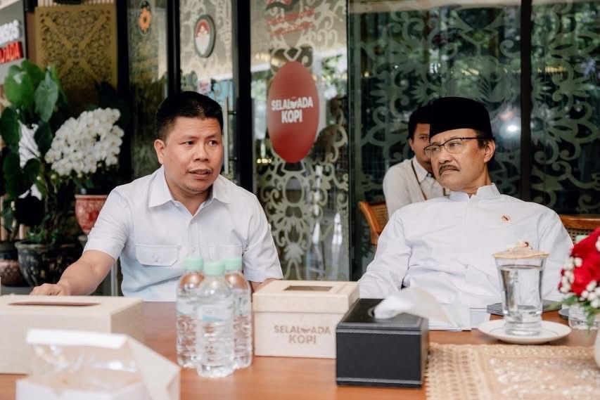 Bupati Sambas saat bertemu Menteri Sosial RI