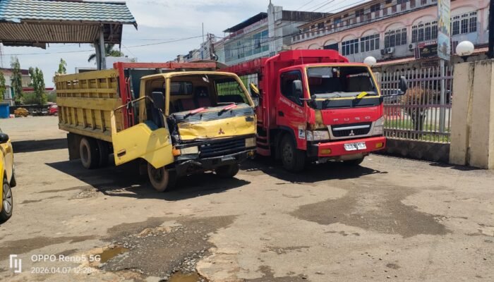 Ragasa VS Canter, Benturan Dua Truk di SPBU Sungai Pinyuh Ditengarai Serobotan Antrian Solar