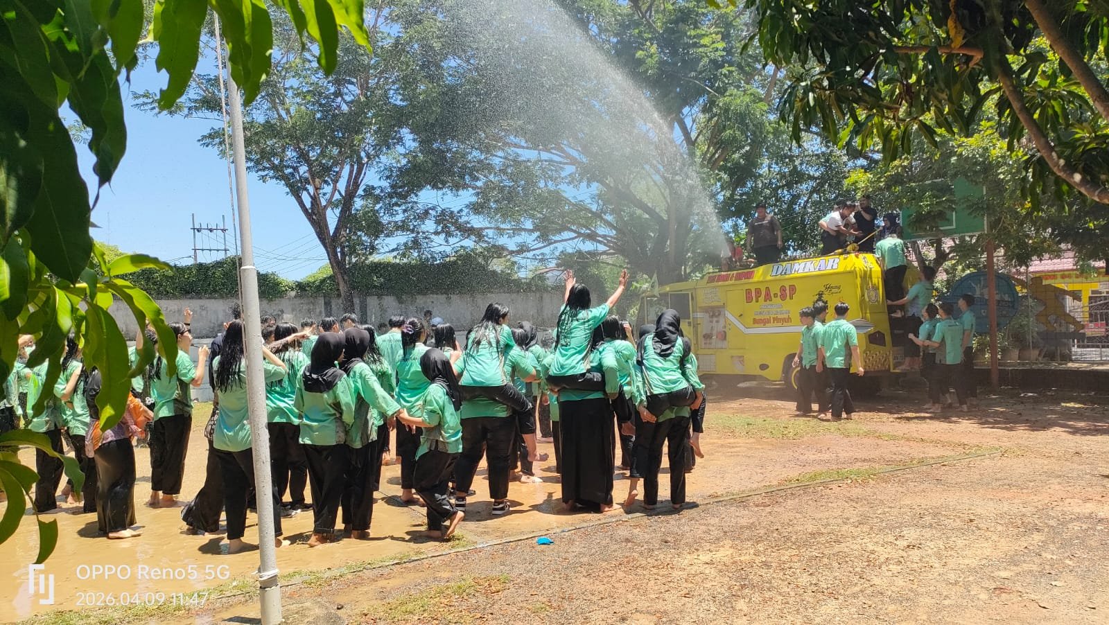 Mandi basah peserta didik SMK Panca Karsa Sungai Pinyuh