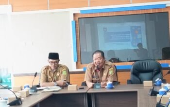 Sekda Sambas, Fery Madagaskar pimpin rapat persiapan usulan penghargaan Satyalancana Wira Karya.